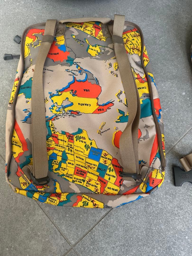 【美品】THE NORTH FACE 地図柄リュックSUNNY CAMPER