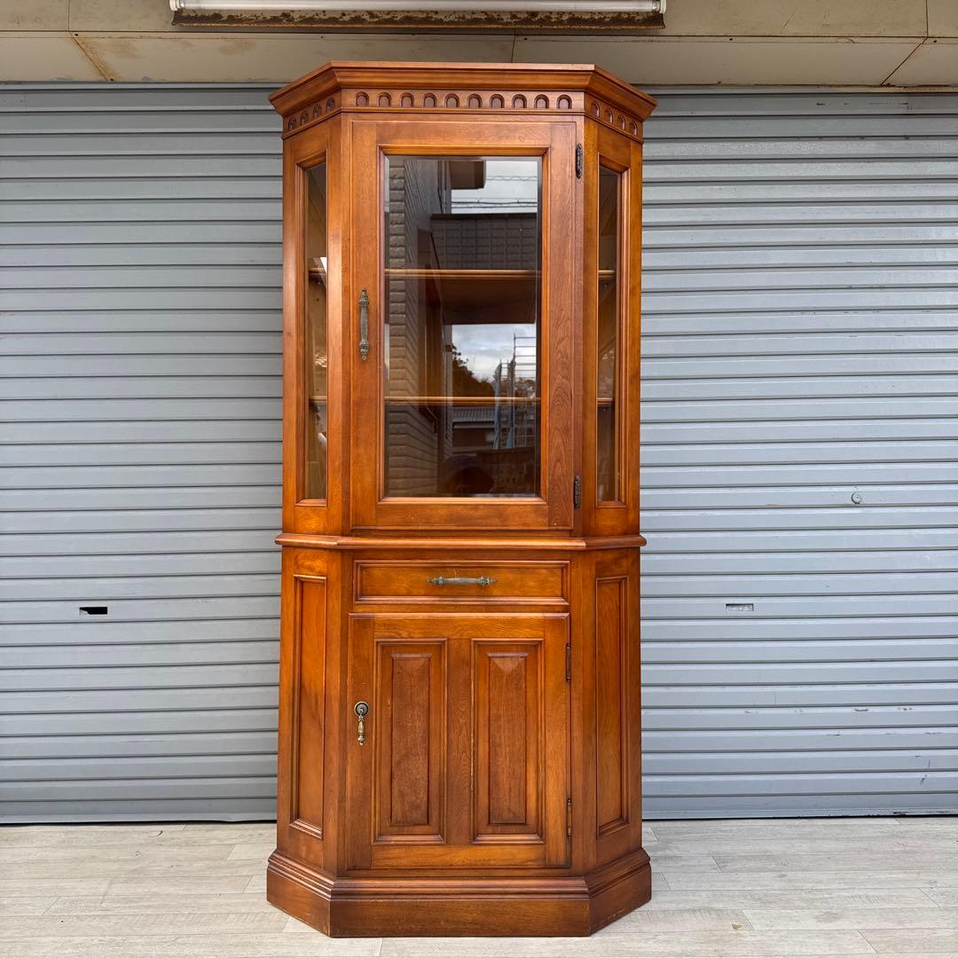 横浜ダニエル　コーナーキャビネット　飾り棚　食器棚