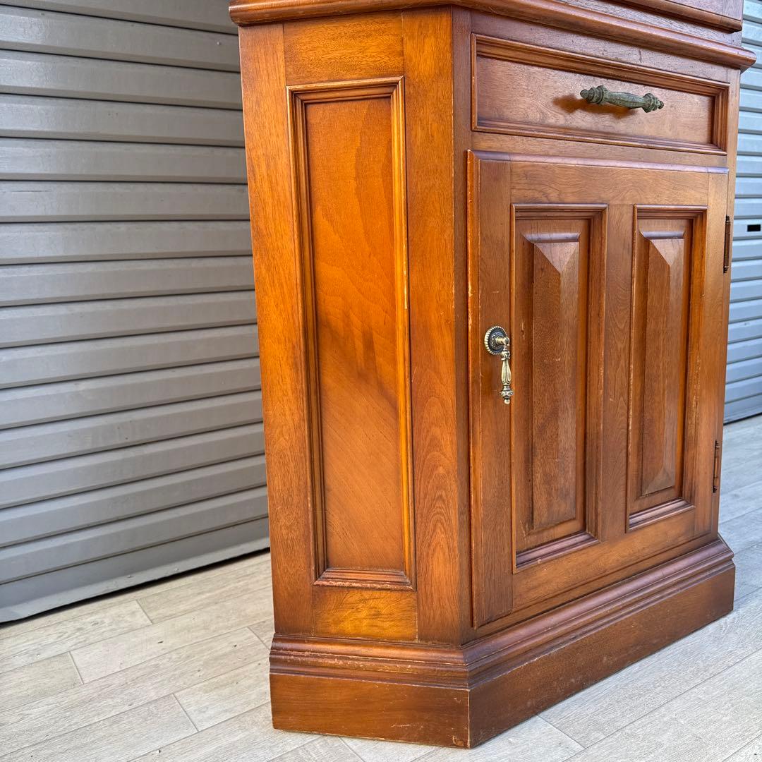 横浜ダニエル　コーナーキャビネット　飾り棚　食器棚