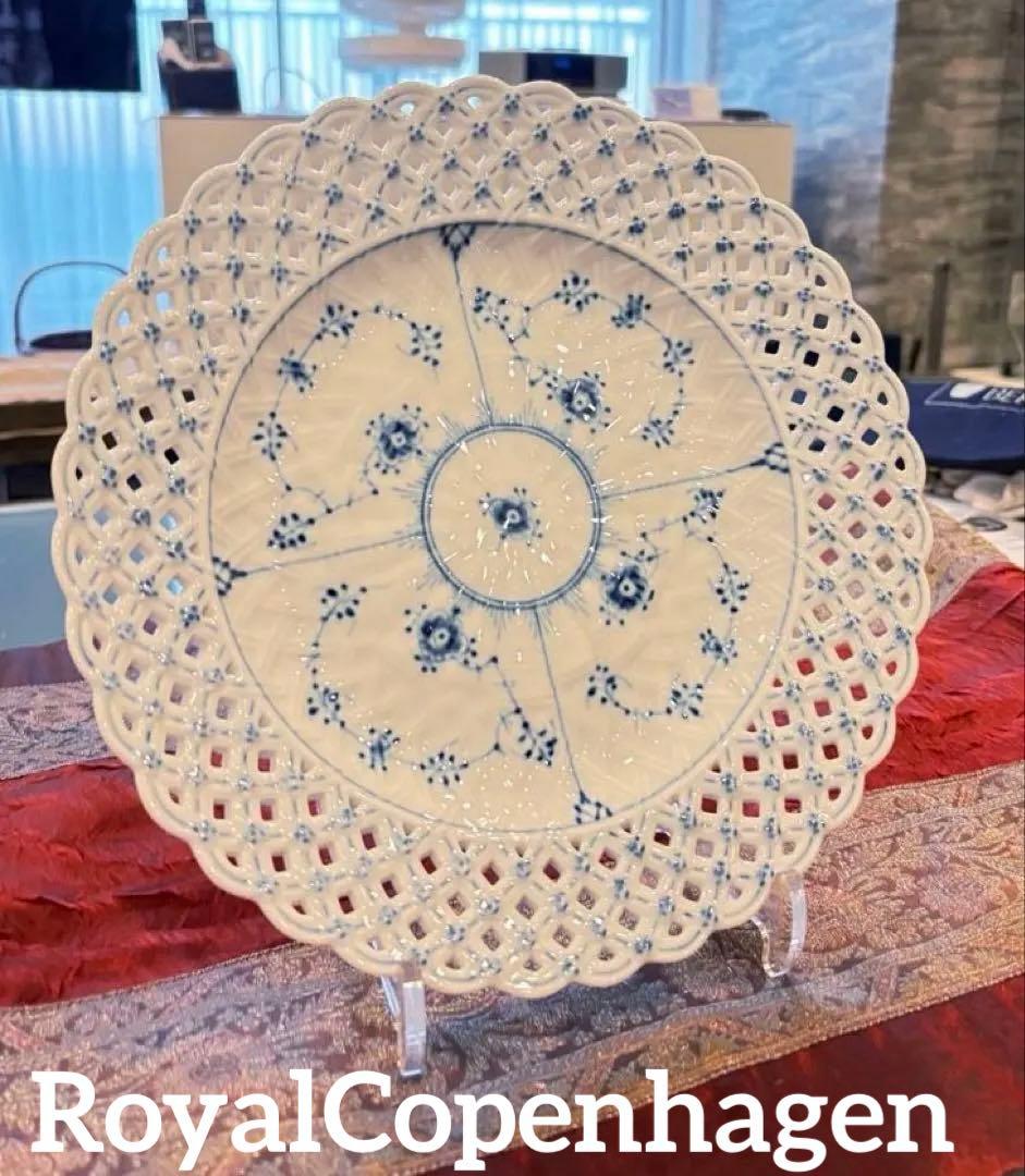 陶器製レース状皿 青い花模様 25cm