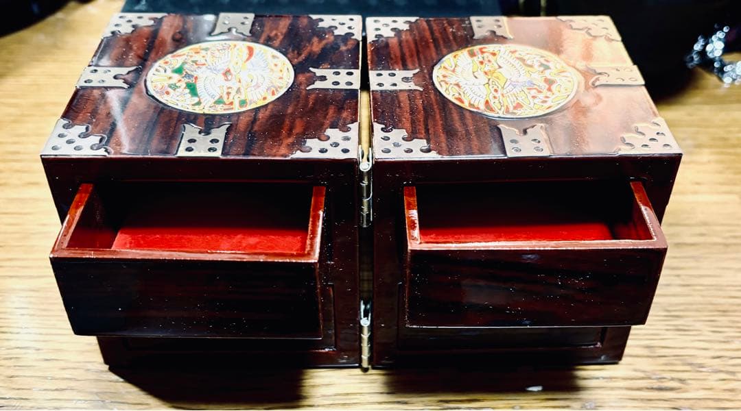 韓国漆塗りの木製ボックス 引き出し付き