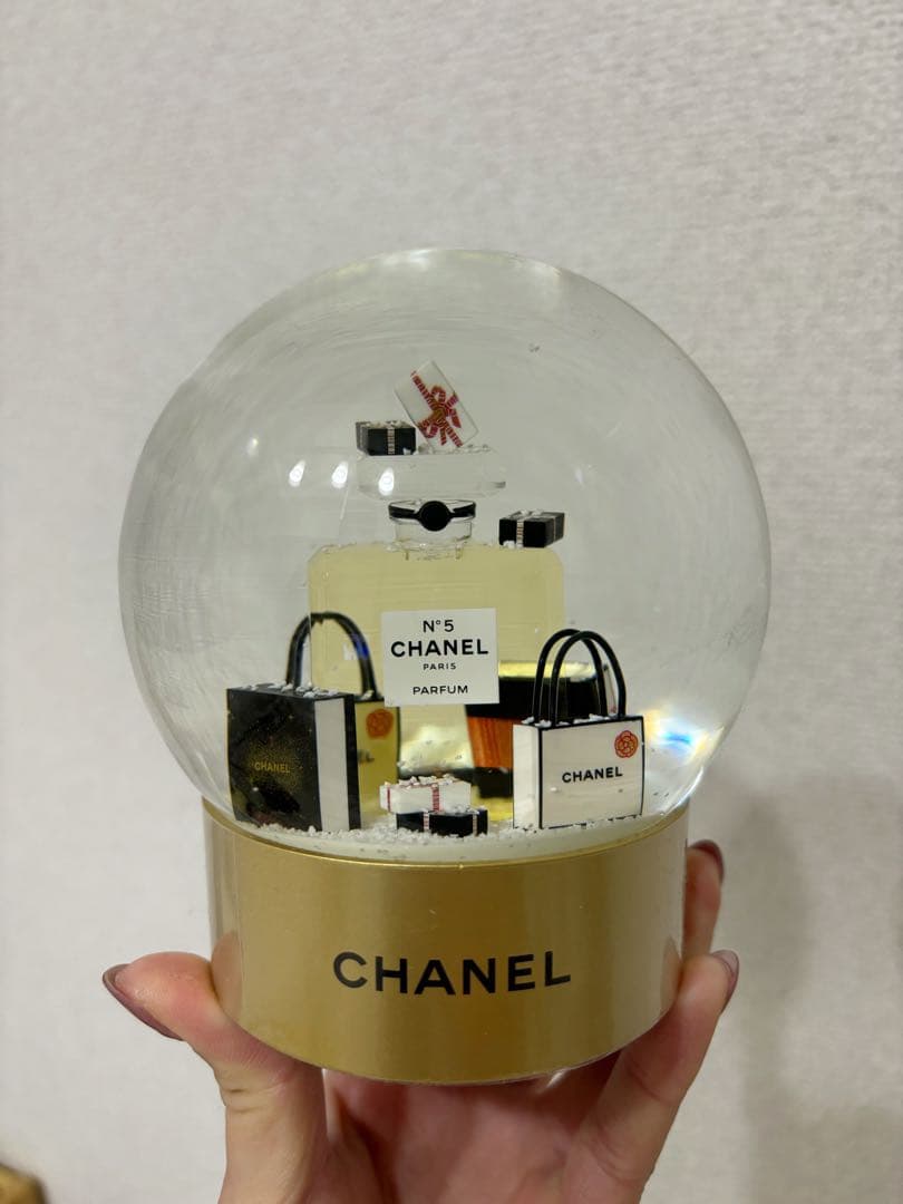 CHANEL スノードーム