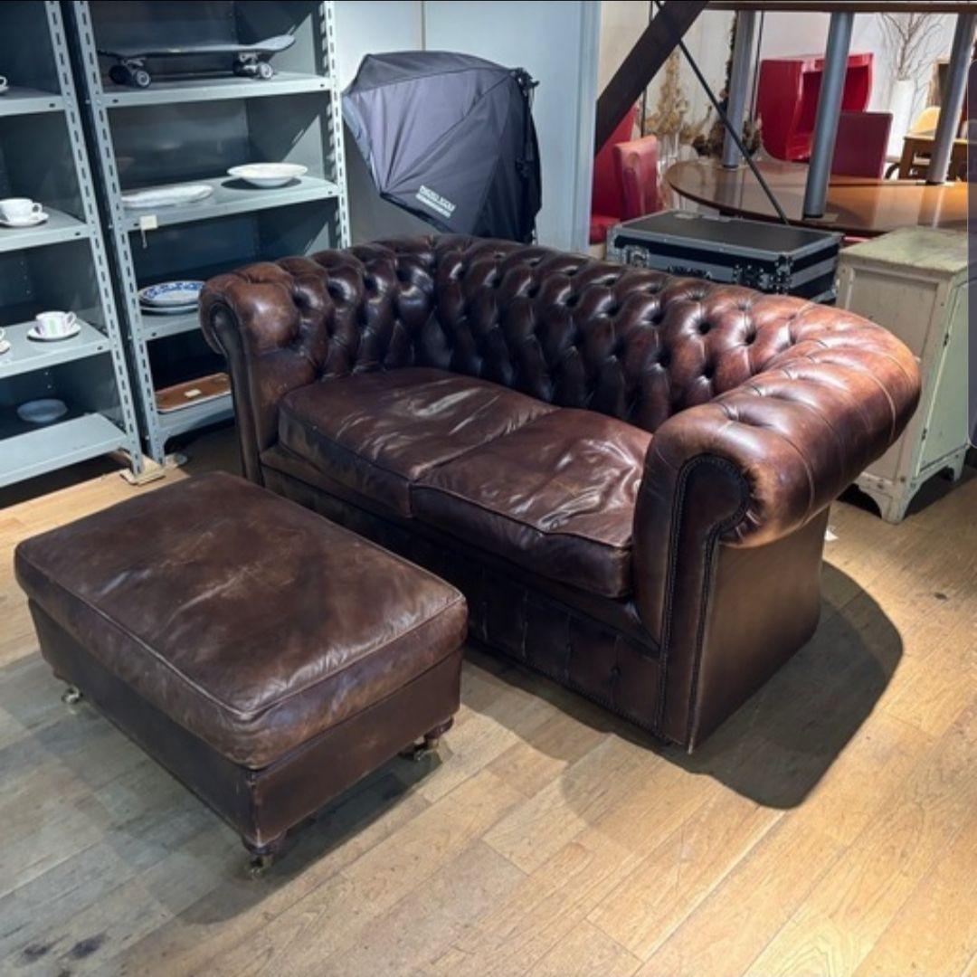 引き取り限定 スタッズ 付 チェスターフィールドソファー オッドマン セット