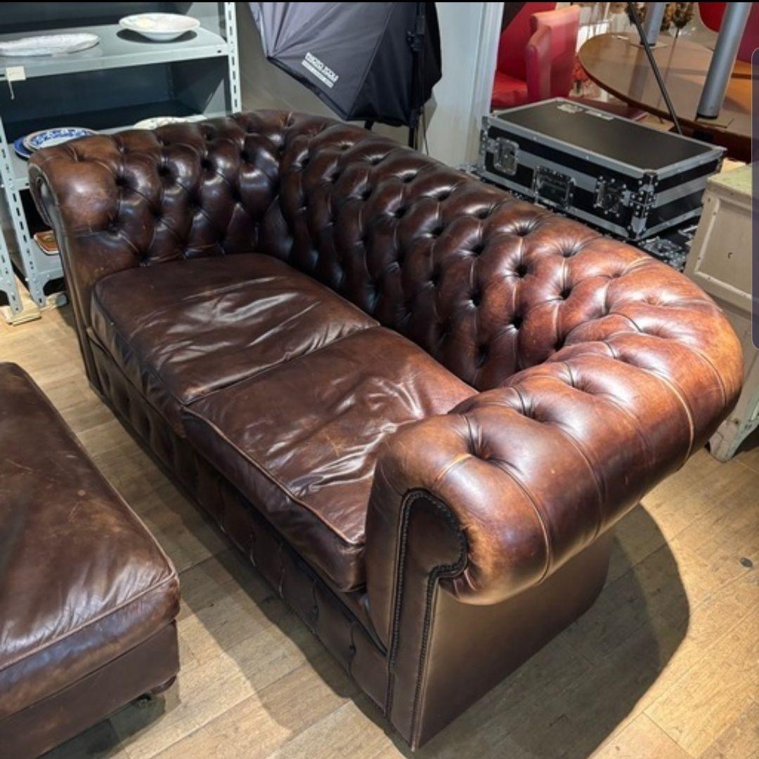 引き取り限定 スタッズ 付 チェスターフィールドソファー オッドマン セット