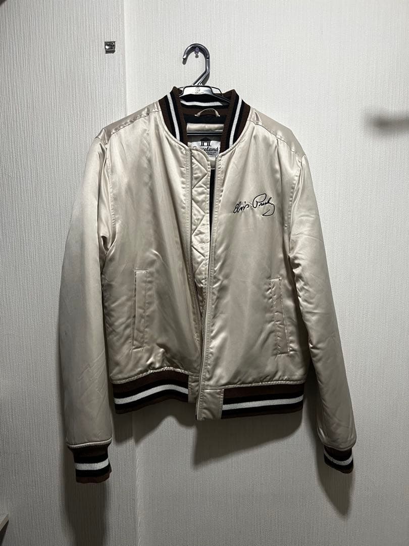 エルヴィス プレスリー公式のGraceland サンダイヤル刺繍ジャンパー