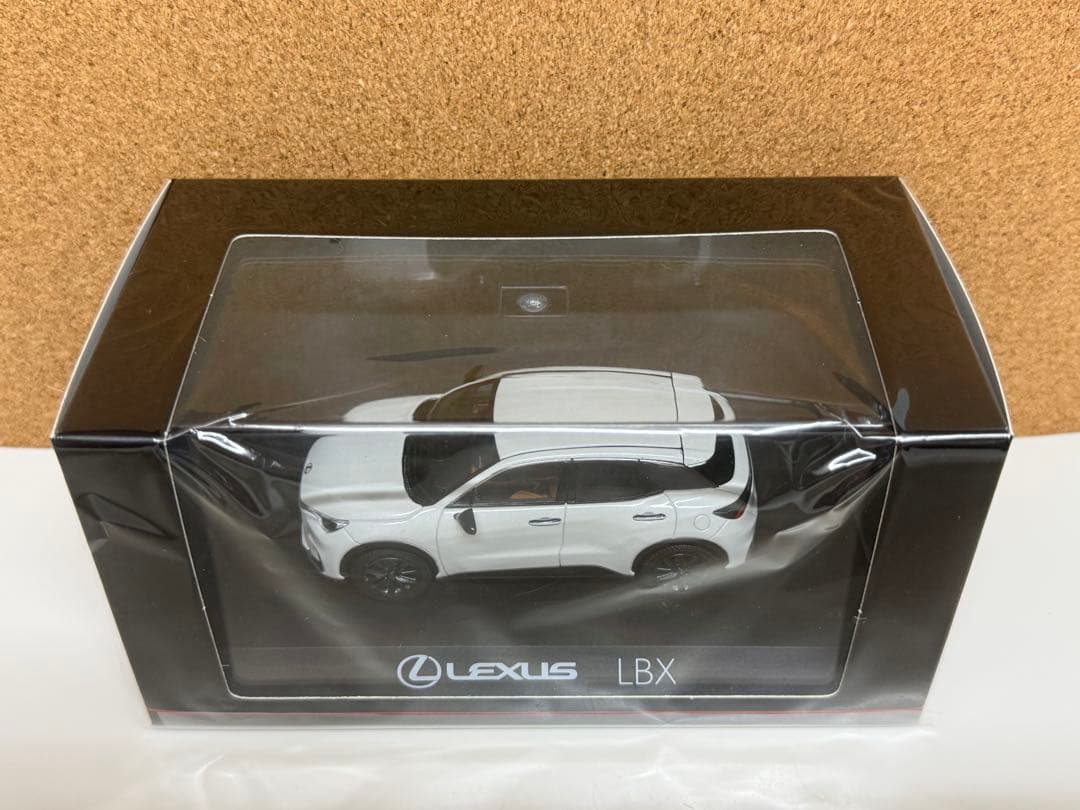 【新品】京商 レクサスLBX ミニカー ソニッククォーツ 1/43