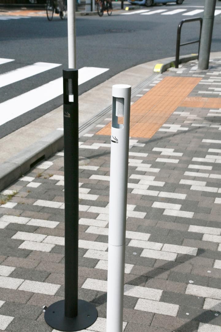 ☆値下げ、訳あり☆ オシャレ！スタンド 灰皿　丸型　ブラック