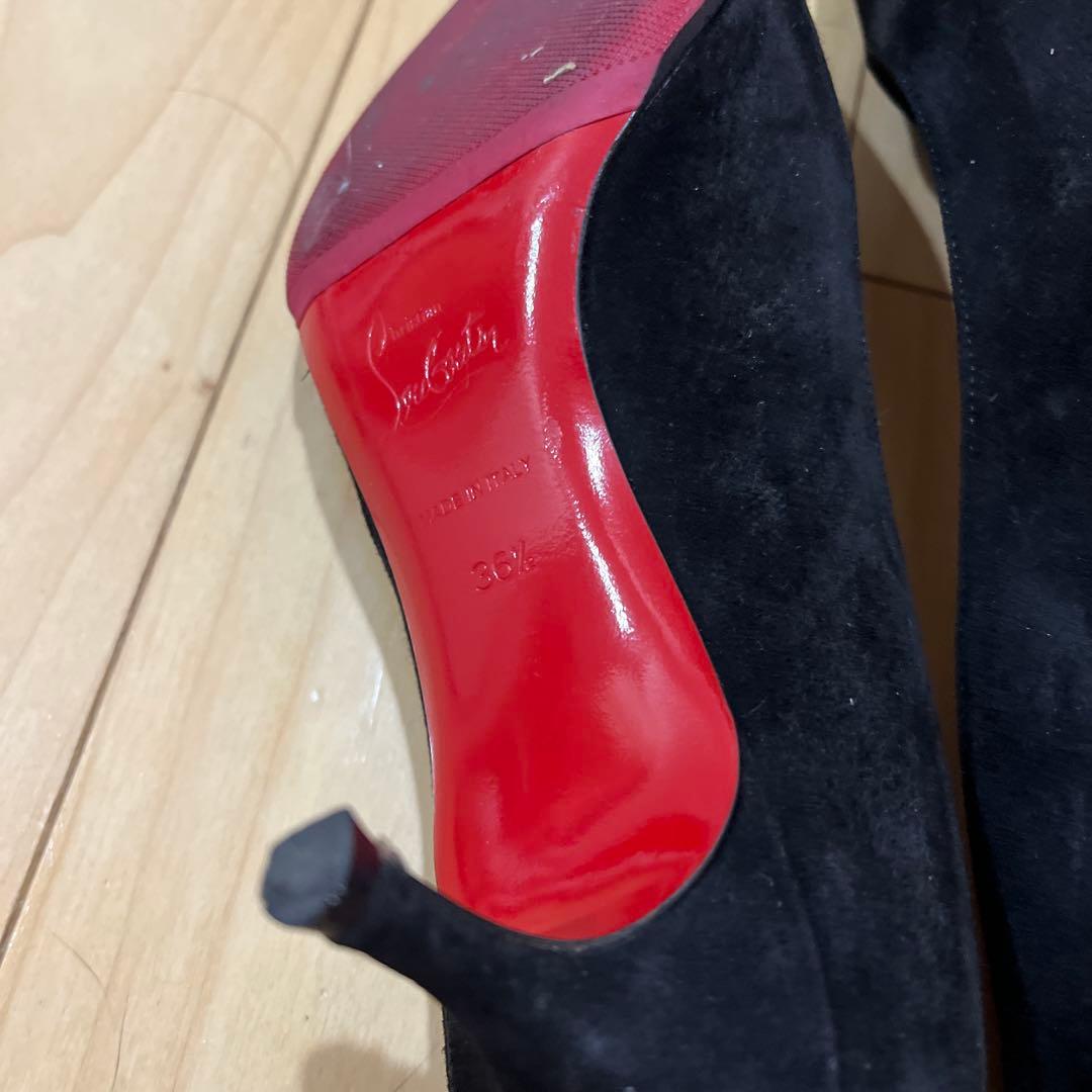 Christian Louboutin 黒 スエード パンプス