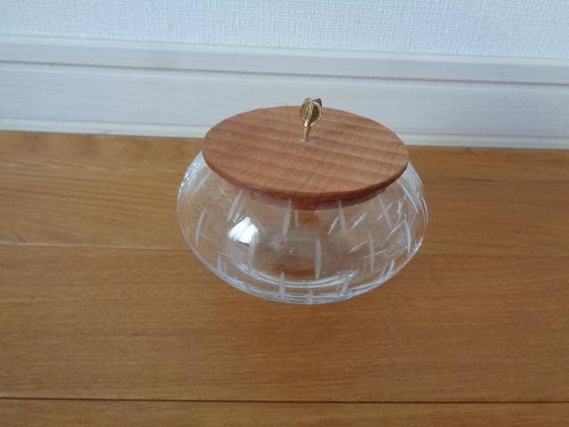 今村知佐さん　ガラスキャニスター 木製蓋付き　真鍮つまみ