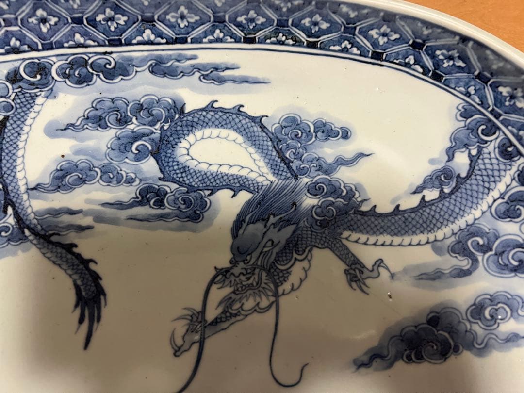 レア巨体大皿 骨董 青白磁のドラゴンとタイガー 龍と虎 大明成化年製