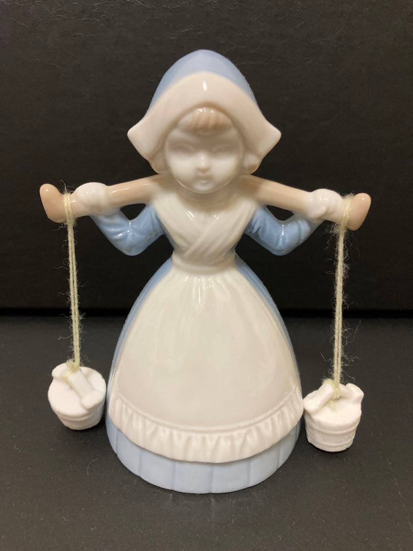 水汲み少女人形　置物　ベル　昭和レトロ　水色