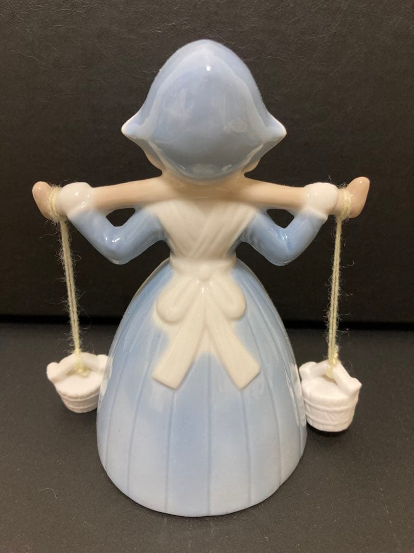 水汲み少女人形　置物　ベル　昭和レトロ　水色