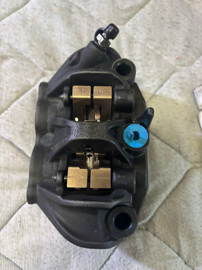 KAWASAKI Z900RS 純正キャリパーピッチ108　フロント左右セット