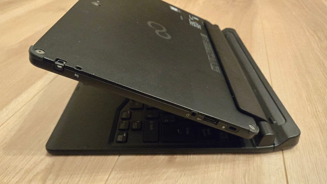 【特価・お絵描きタブレット】ARROWS Tab 専用タッチペン＆キーボード付属