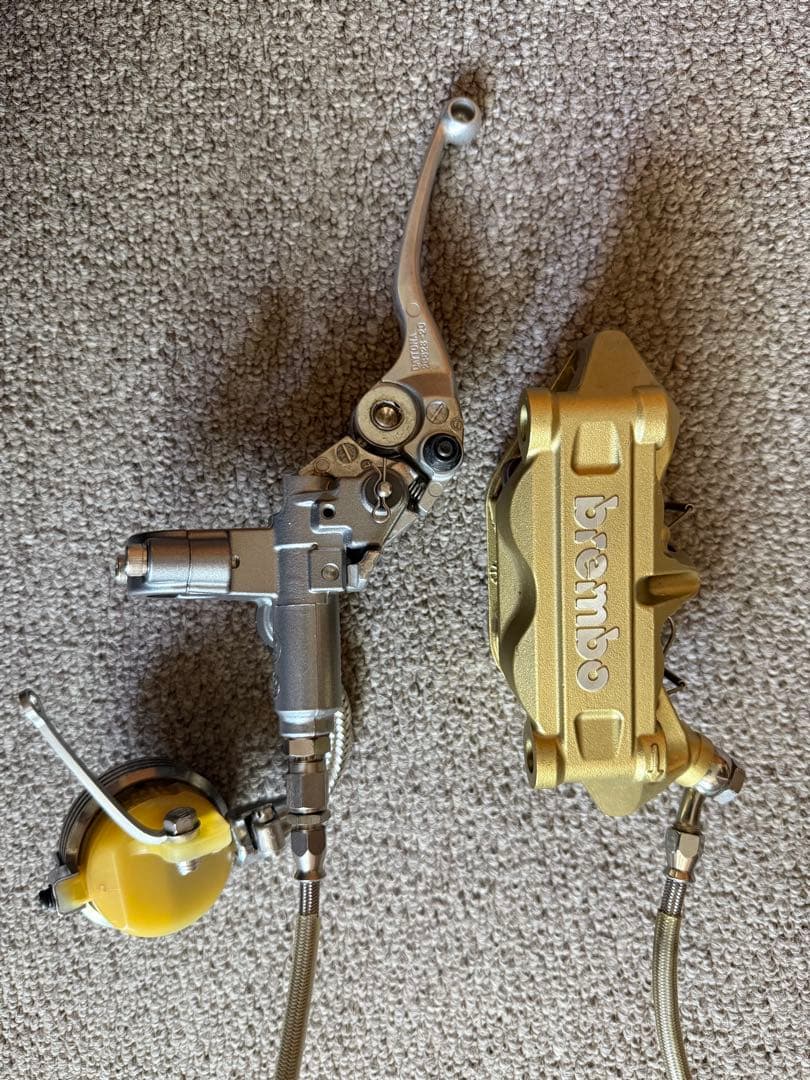 Brembo ブレーキキャリパー