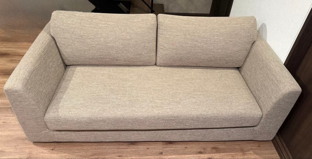 ベージュファブリックソファー