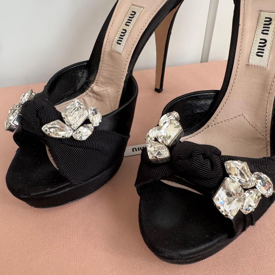 ♡miu miu ミュウミュウ　ストーン　ブラック　サテン　ヒール♡
