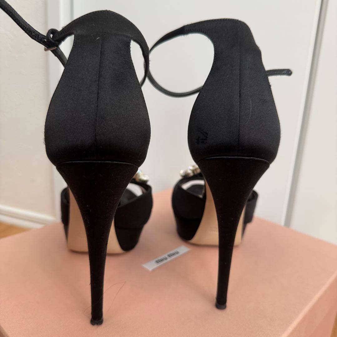 ♡miu miu ミュウミュウ　ストーン　ブラック　サテン　ヒール♡