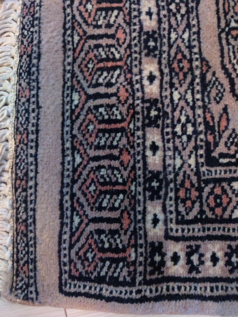 ペルシャ風ラグ　縦64cm、横90.5cmサイズ