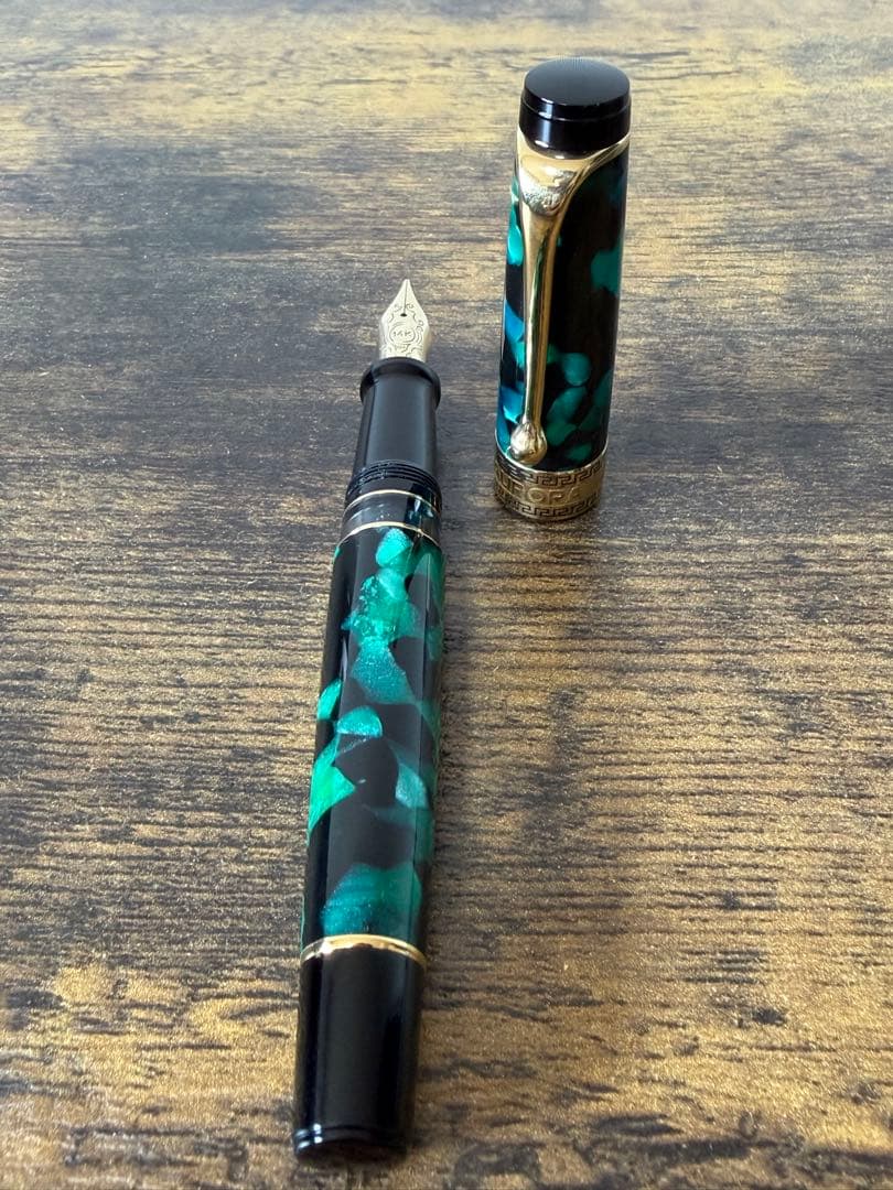 未使用に近い　アウロラ　オプティマ　グリーン　14金　ゴールド　B 万年筆