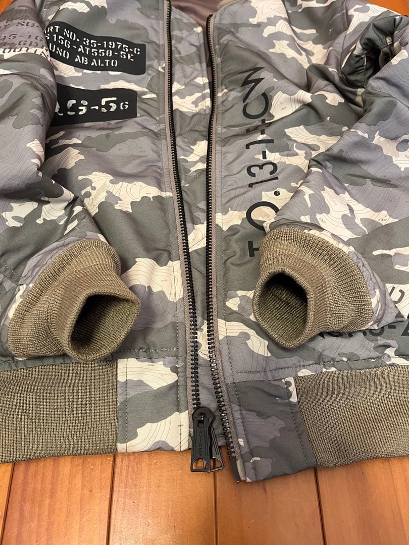 美品　AVIREX40周年　リバーシブル　MA−1 カモ　サイズM