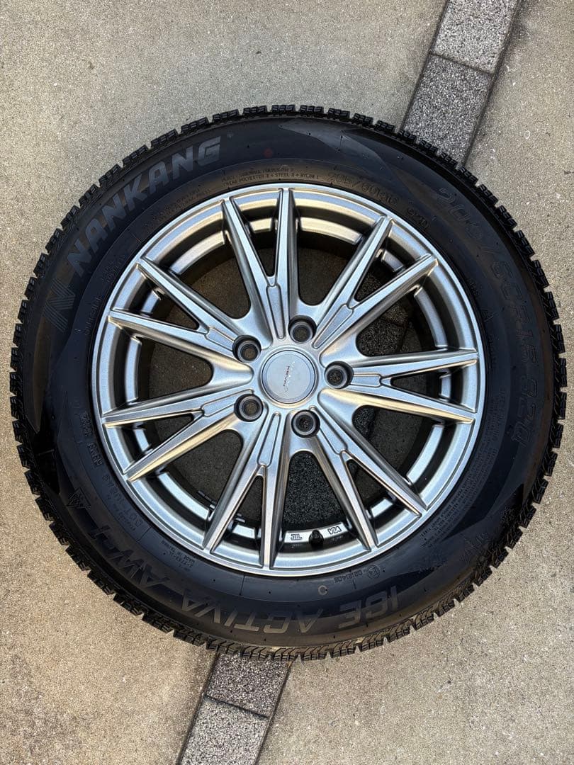 【年末年始セール】［バリ溝] 16インチ　スタッドレスタイヤ　1シーズンのみ使用