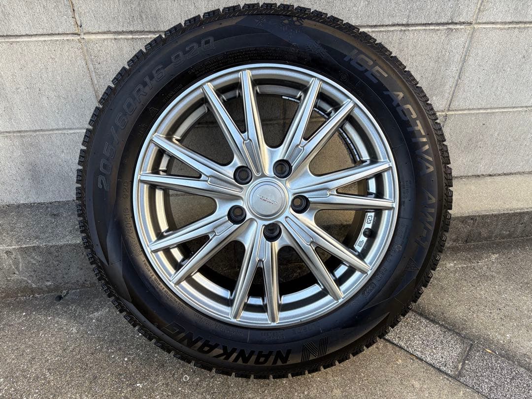 【年末年始セール】［バリ溝] 16インチ　スタッドレスタイヤ　1シーズンのみ使用