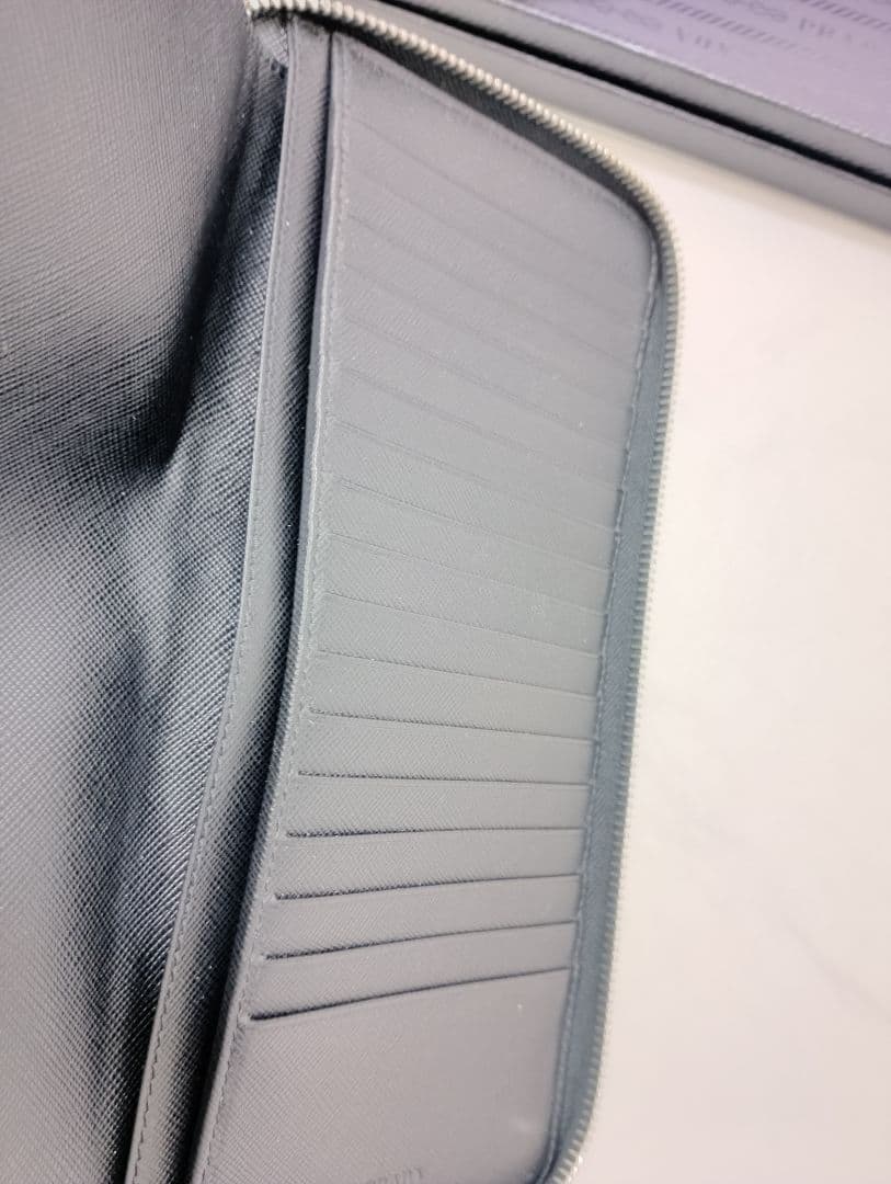 超美品☆PRADA プラダ ブラック レザー カード大容量ジッパー長財布収納多数
