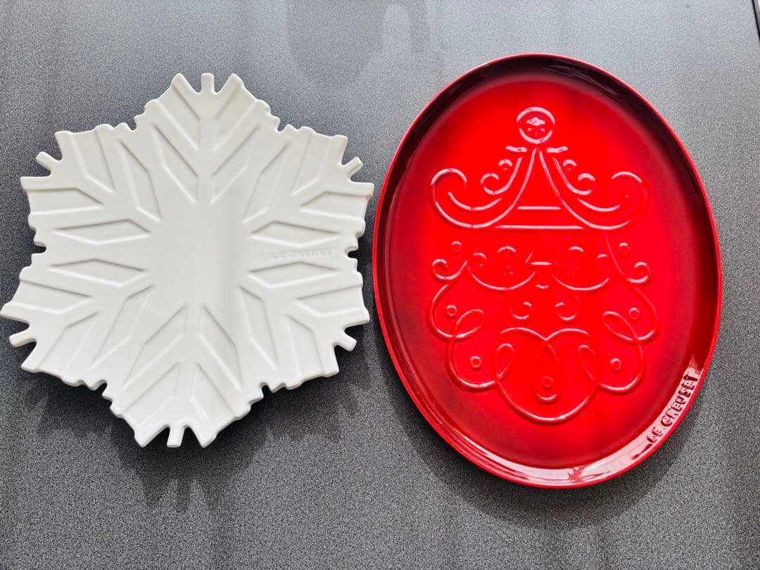 ルクルーゼ　オーバル・プラッター　サンタレリーフ スノーフレークプレート　レア