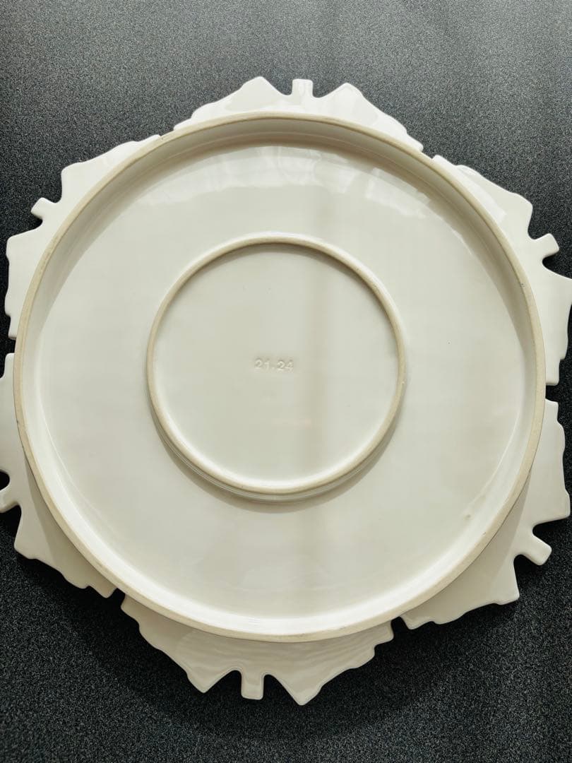 ルクルーゼ　オーバル・プラッター　サンタレリーフ スノーフレークプレート　レア