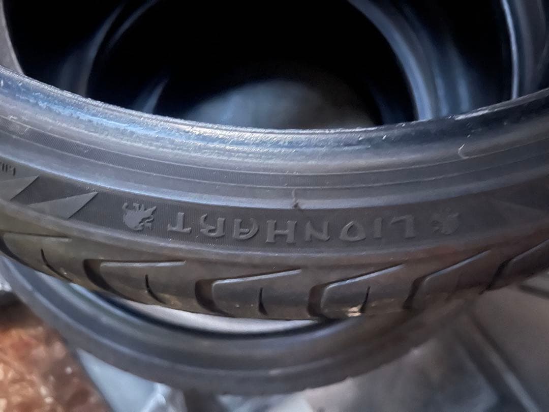 215/35r20 LIONHART 4本