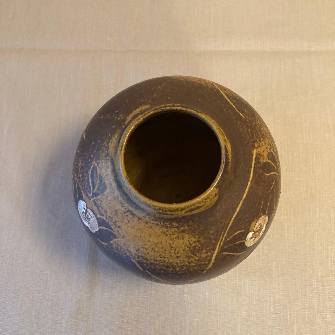 花瓶「白抜椿文壺」伊賀焼 谷本洋