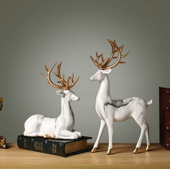 収蔵級. 工夫して物を造る. 置物 鹿の置物. 精巧で精巧な作品.