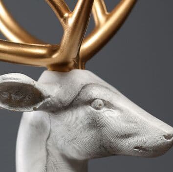 収蔵級. 工夫して物を造る. 置物 鹿の置物. 精巧で精巧な作品.