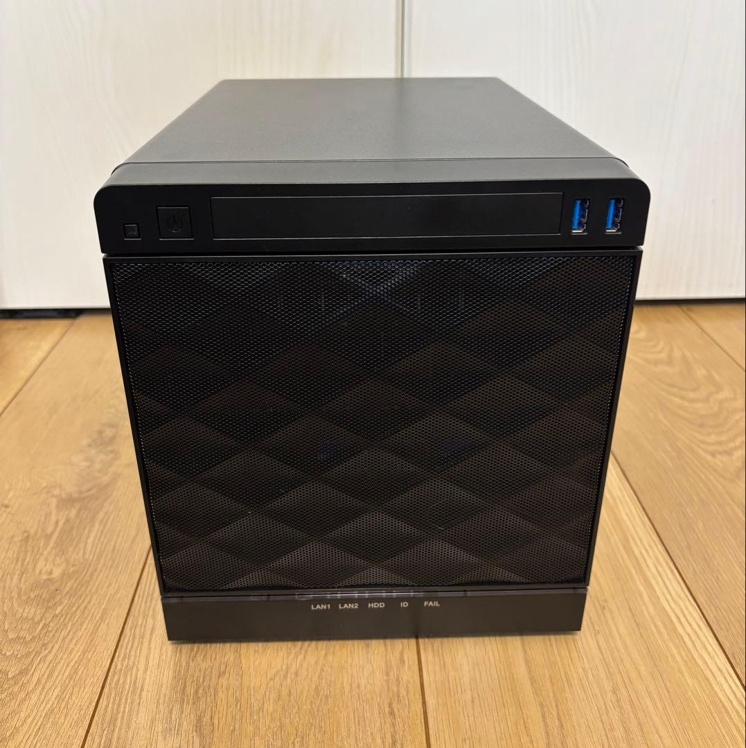 PCケース　Mini-ITX　HDD4ベイ　NAS向き　マザボ、電源付