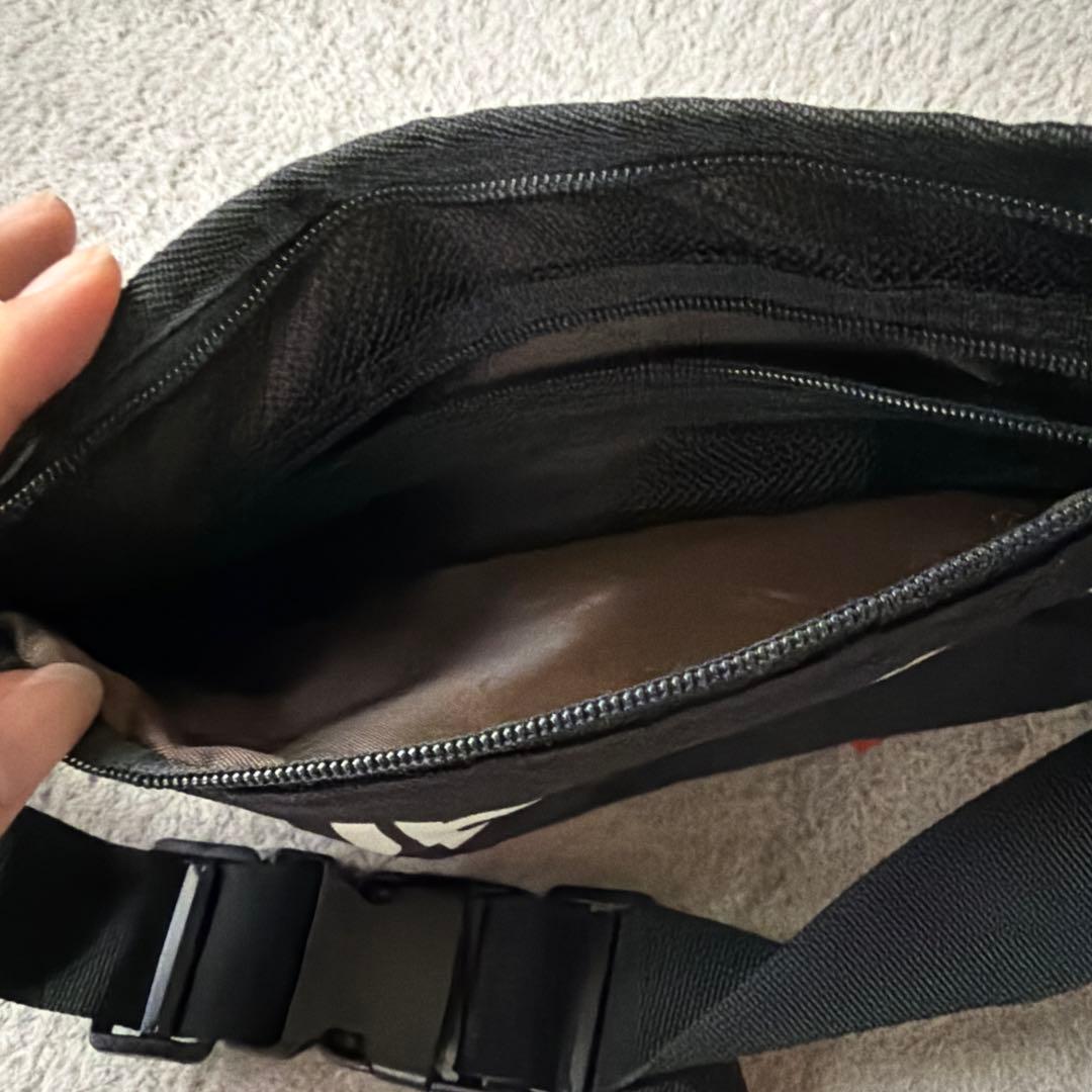 supreme ボディバック　黒