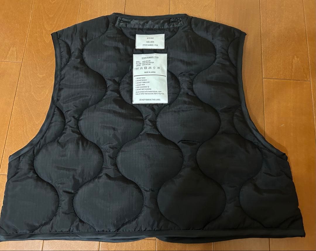 新品HYKE ハイクキルティングベストQUILTED CROPPED VEST