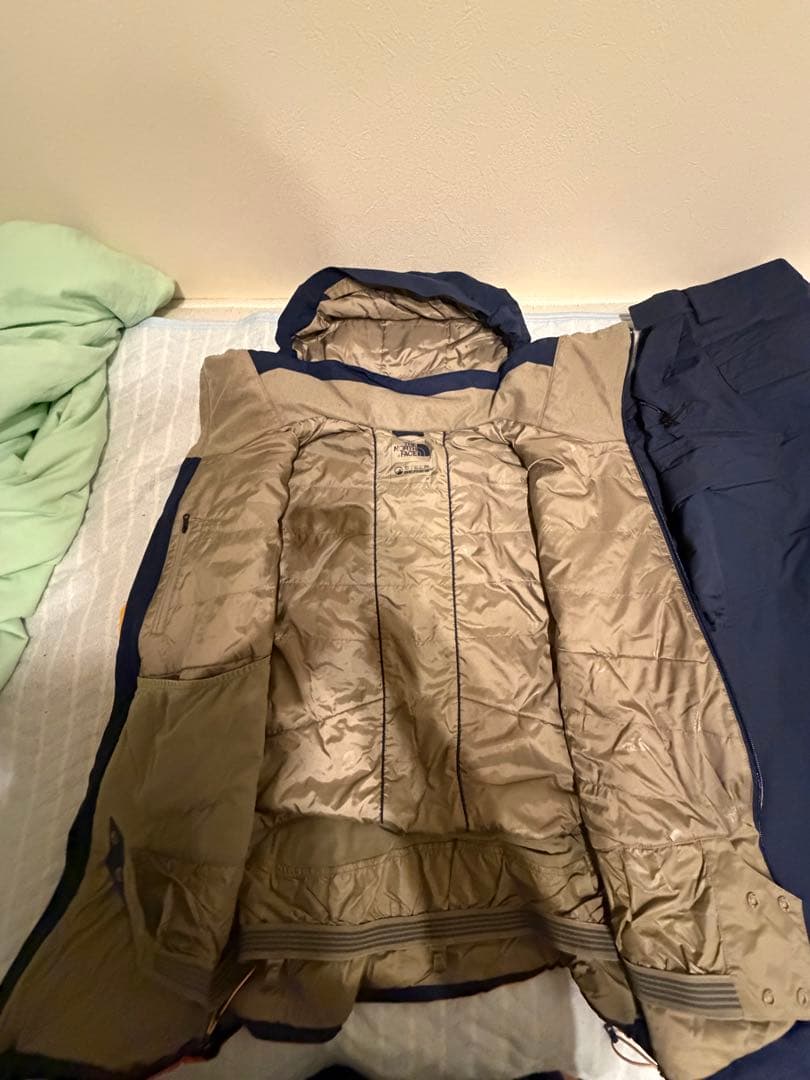 12月2000円値下The North Face スノーボードウェア上下