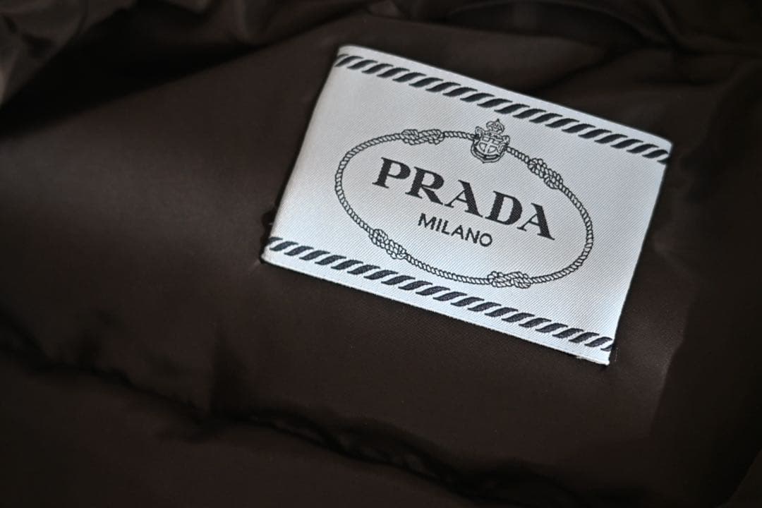 【新品】PRADA プラダ　ブラック ダウンコート　36 (29E117)