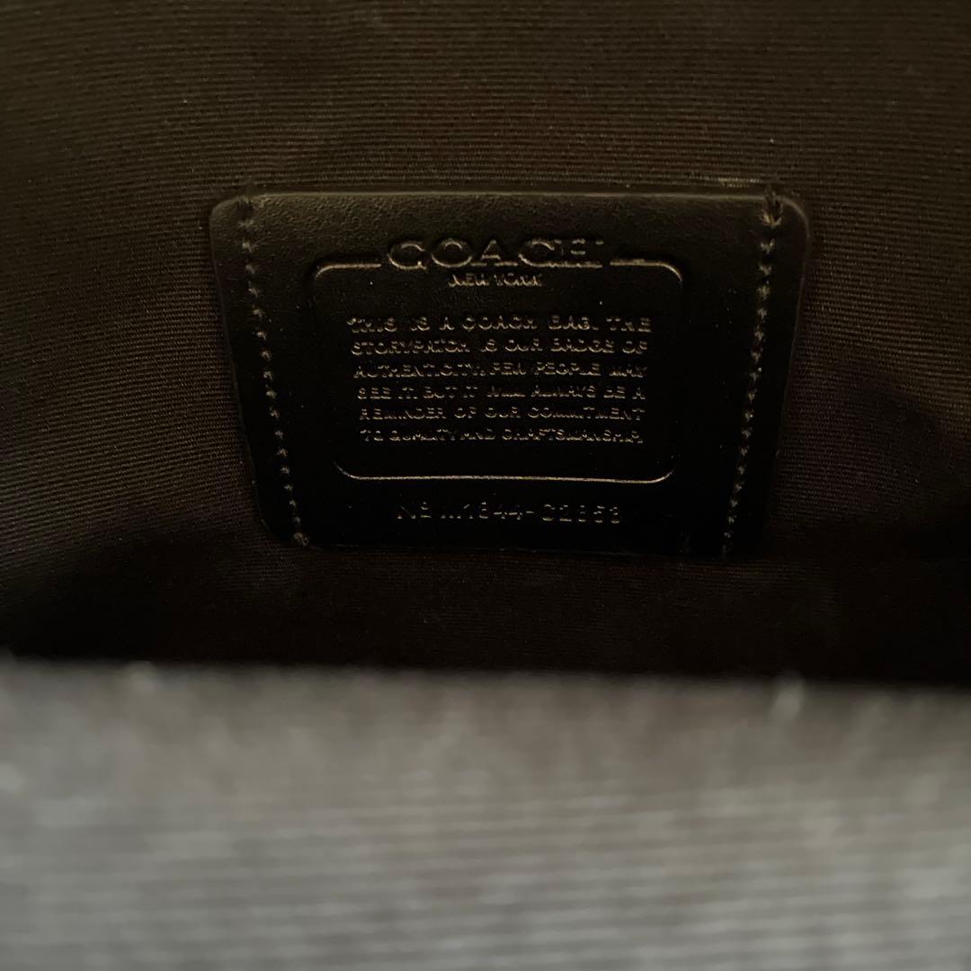 COACH シグニチャー柄ボディバッグ