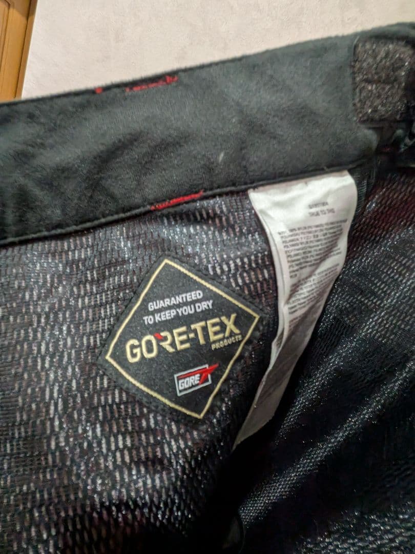 VOLCOM GORE-TEX スノーボードパンツ レッド