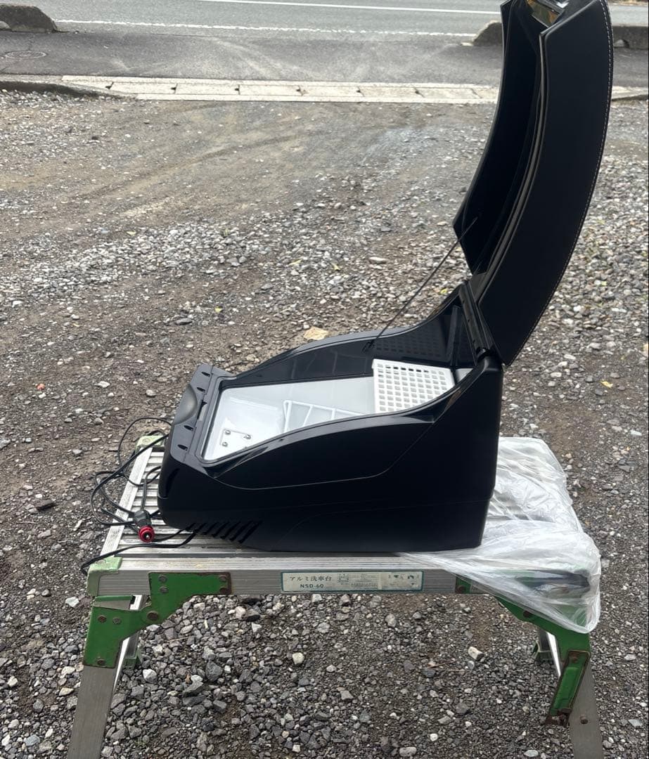 レンジローバー純正肘置き型冷蔵庫