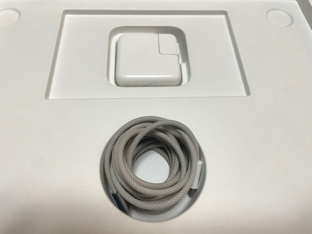 【美品】16GB MacBook Air M2 13.6インチ 透明カバー付き