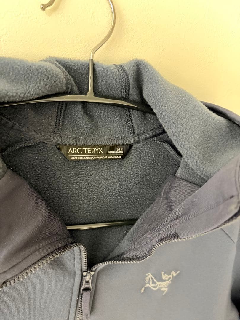 カイヤナイトフーディー　ARC’TERYX アークテリクス　Sサイズ　ほつれあり