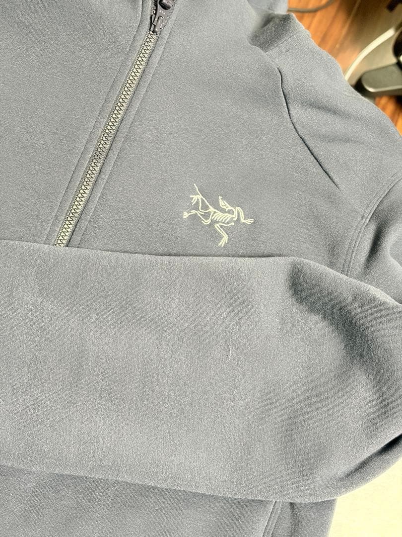 カイヤナイトフーディー　ARC’TERYX アークテリクス　Sサイズ　ほつれあり
