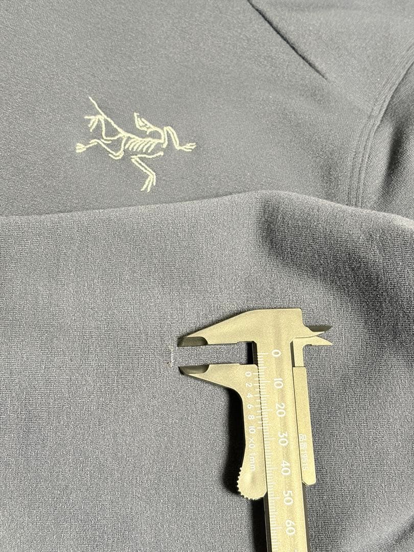 カイヤナイトフーディー　ARC’TERYX アークテリクス　Sサイズ　ほつれあり