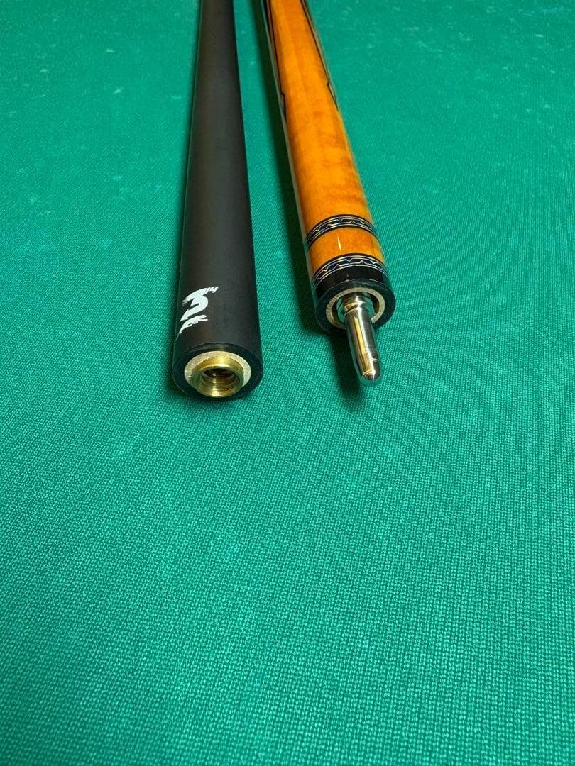 【ユニロック対応】1/2分割 ビリヤードキュー オレンジ×黒 炭素繊維シャフト