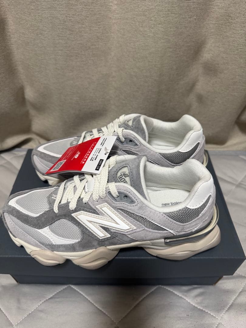 New Balance グレー スニーカー タグ付き