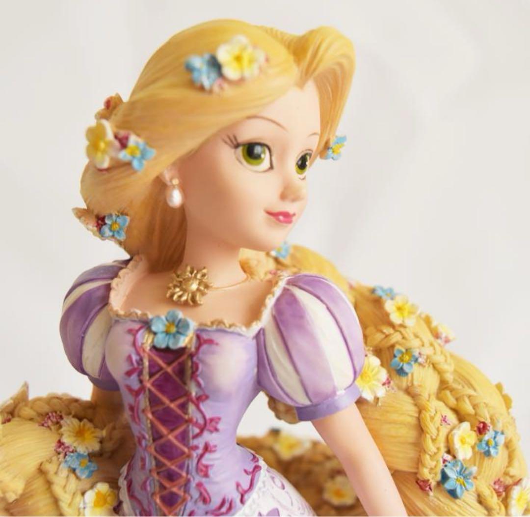 新品開封のみディズニー エネスコ ショーケース 塔の上のラプンツェル フィギュア