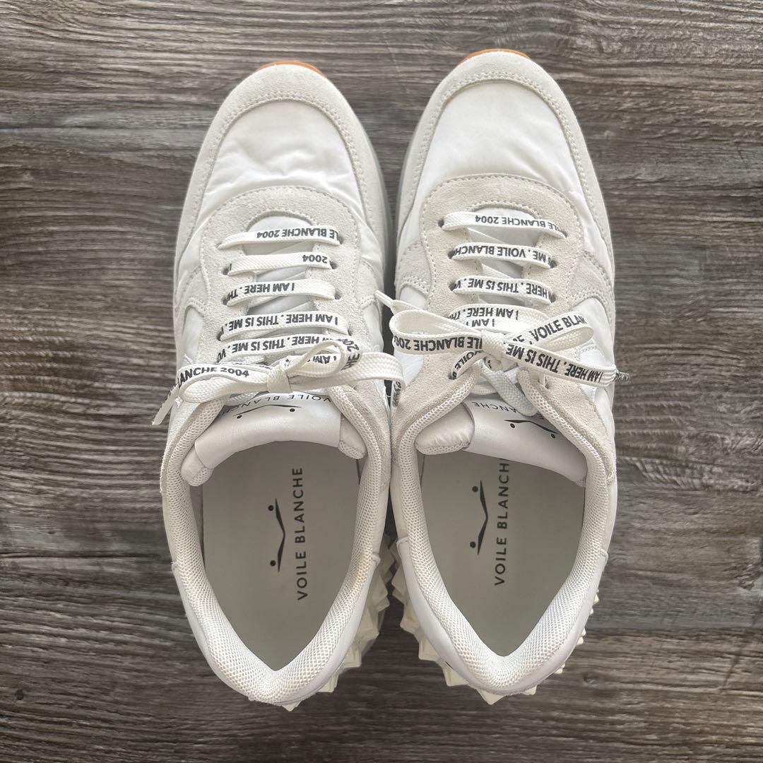 VOILE BLANCHE スタッズ付きホワイトスニーカー